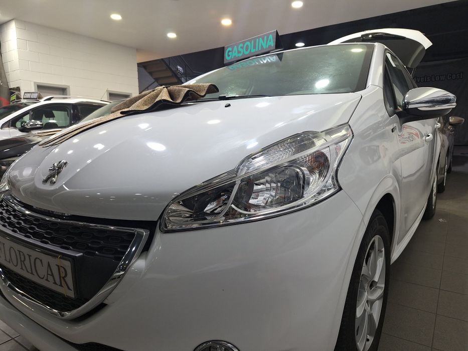 Peugeot 208 1 2vti  2015 c/68milkm