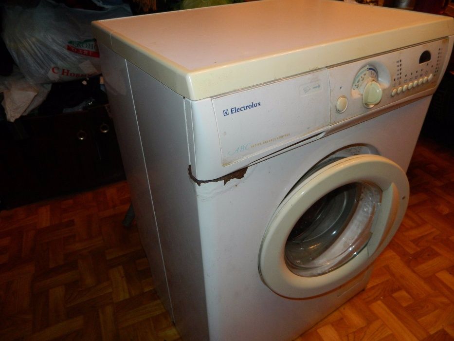 Стиральная машина Electrolux EWS 1046 на запчасти