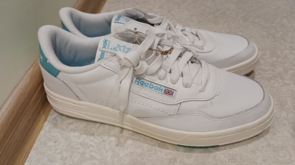 Продам нові кросівки Reebok Classic білі 44 розмір