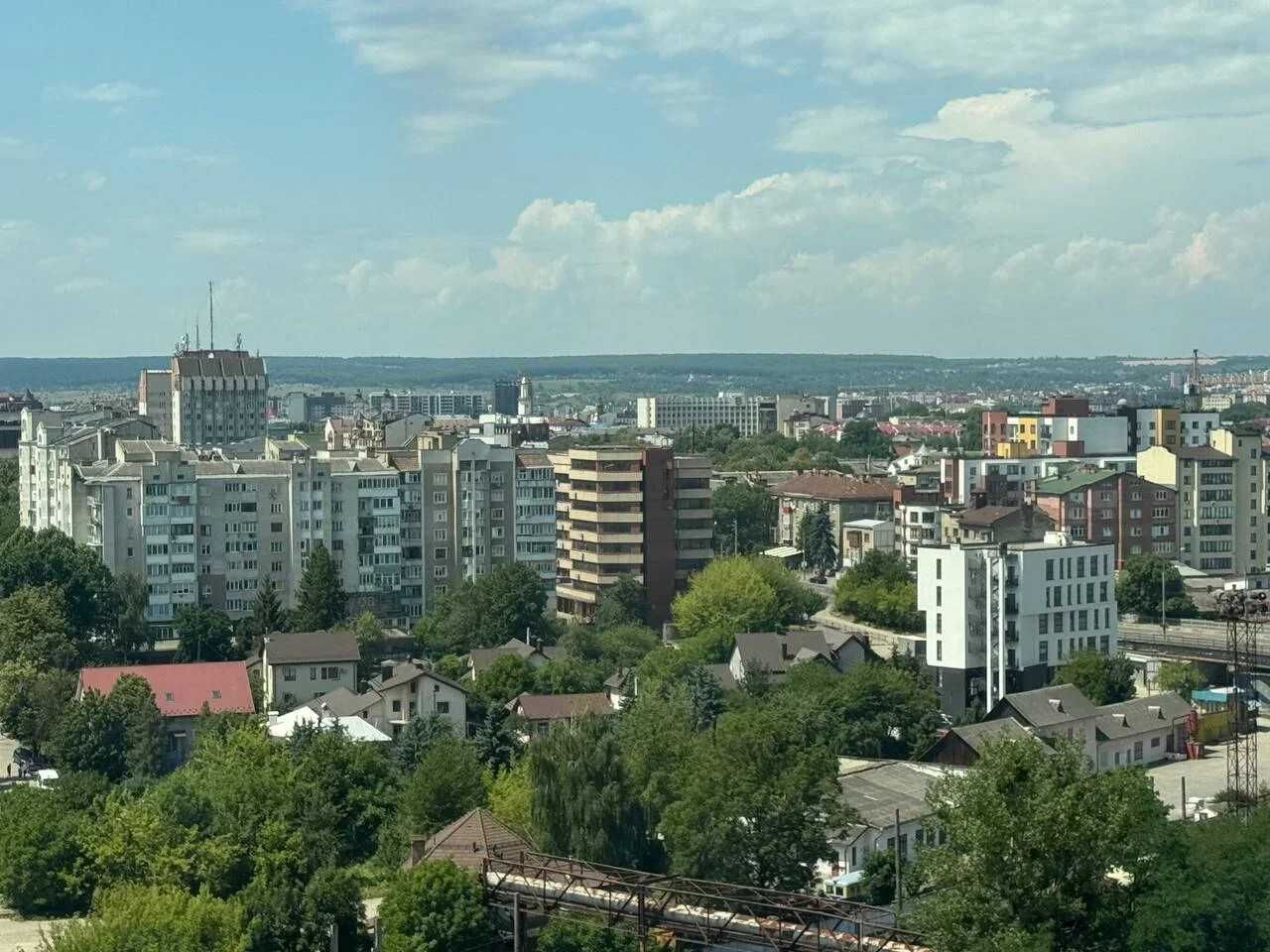 Двокімнатна квартира з видом на місто