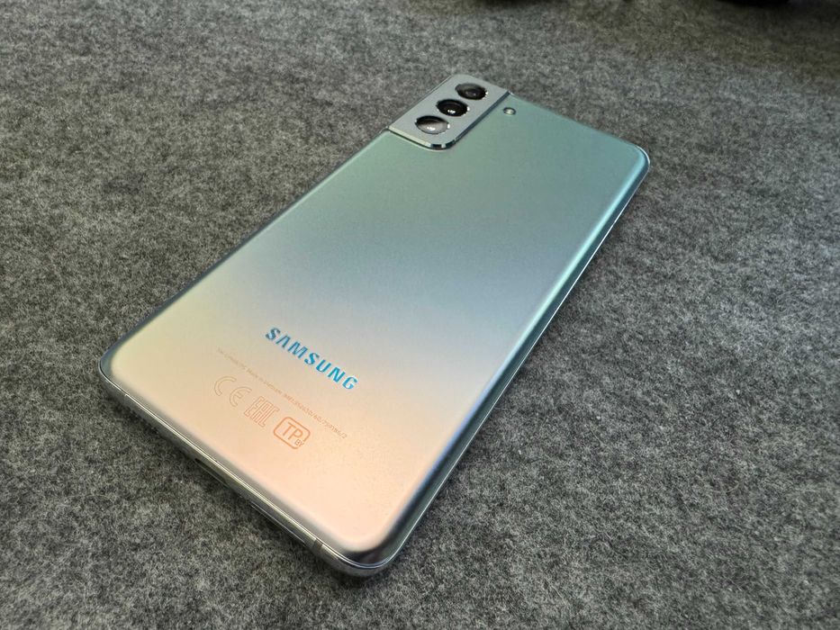 Samsung Galaxy S21+ Plus 5G 8/128Gb SM-G996B Phantom Silver