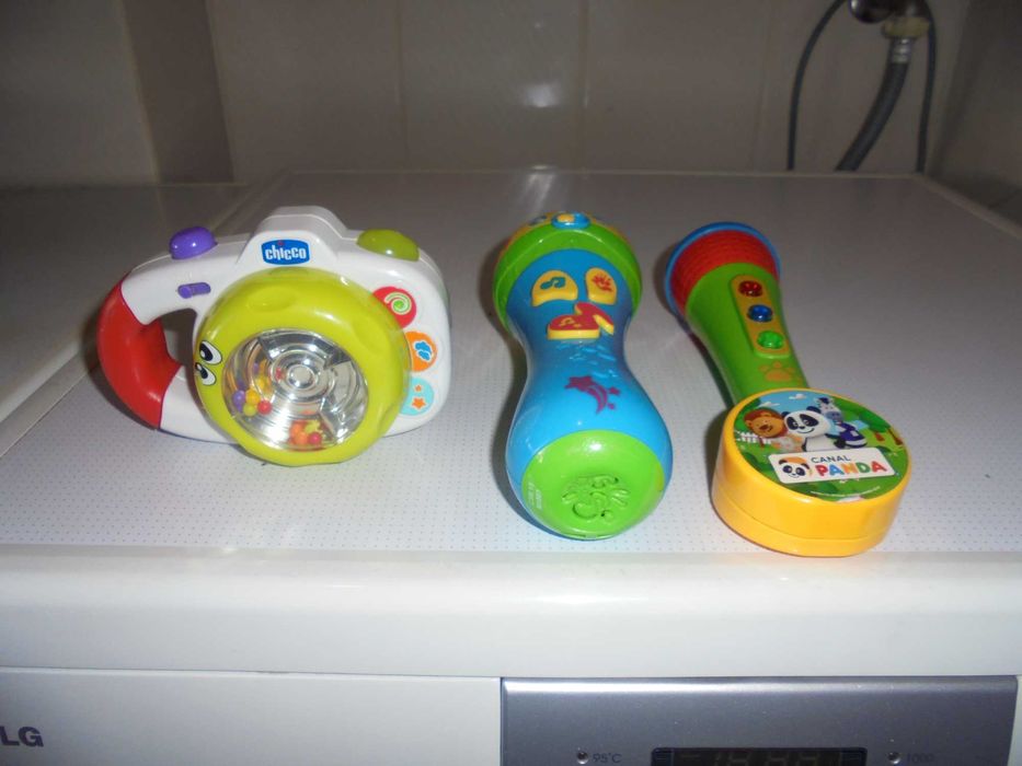 vários brinquedos para criança