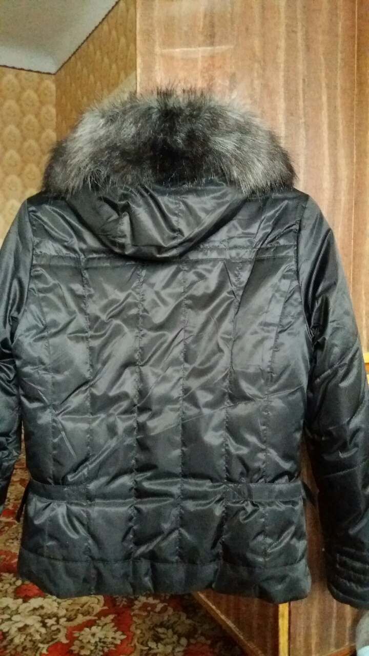 Продам женскую зимнюю куртку БУ в отличном состоянии  черного цвета
