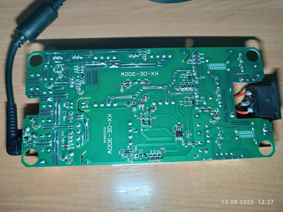 Зарядка для ноутбука 300W (несправна, на запчастини)