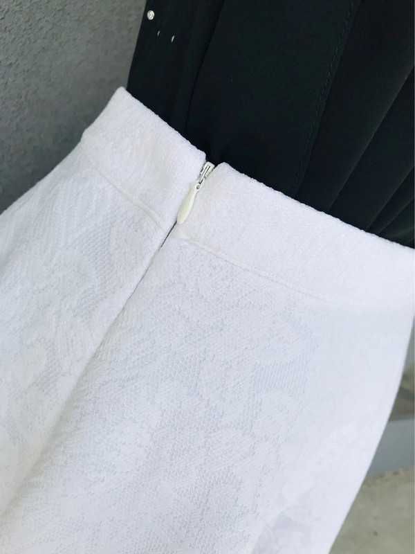 Abercrombie and Fitch spódniczka mini koronkowa rozkloszowana biała