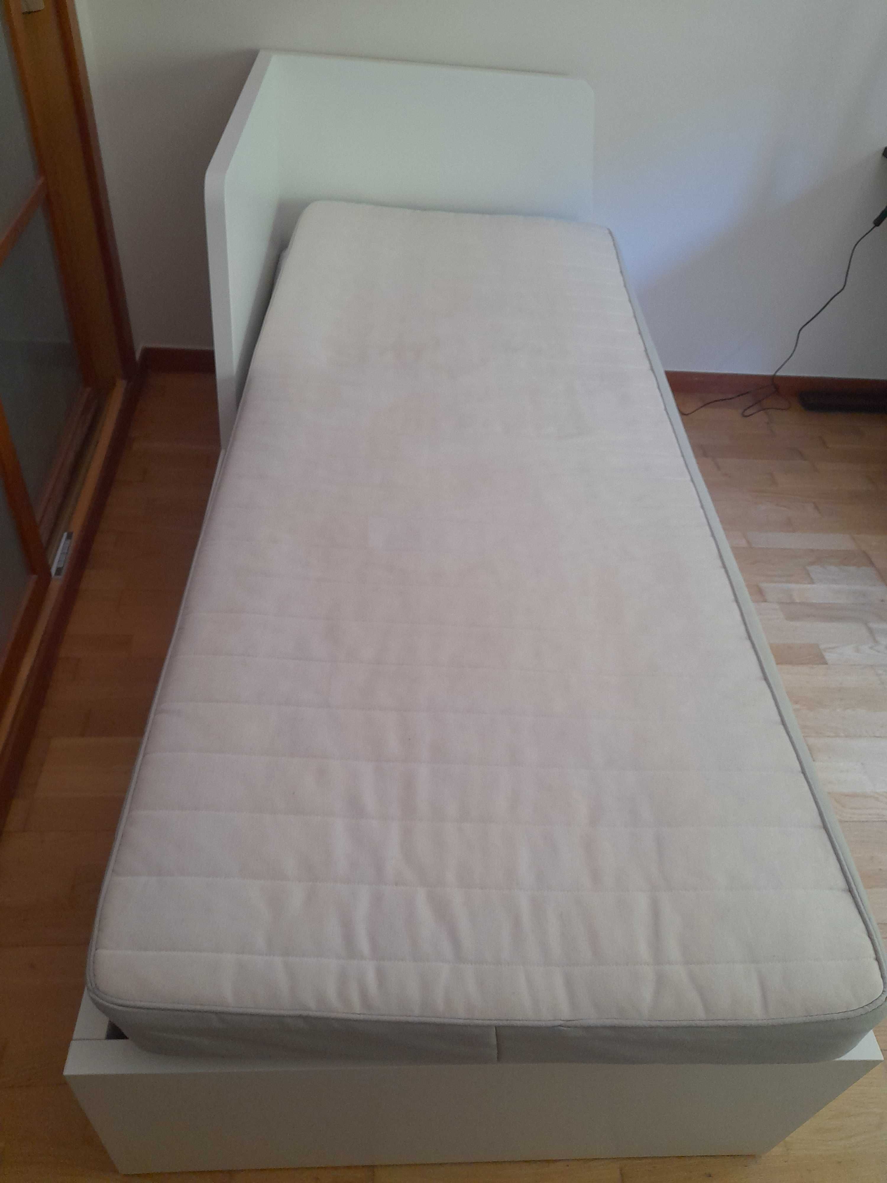cama de criança IKEA com 2 colchôes