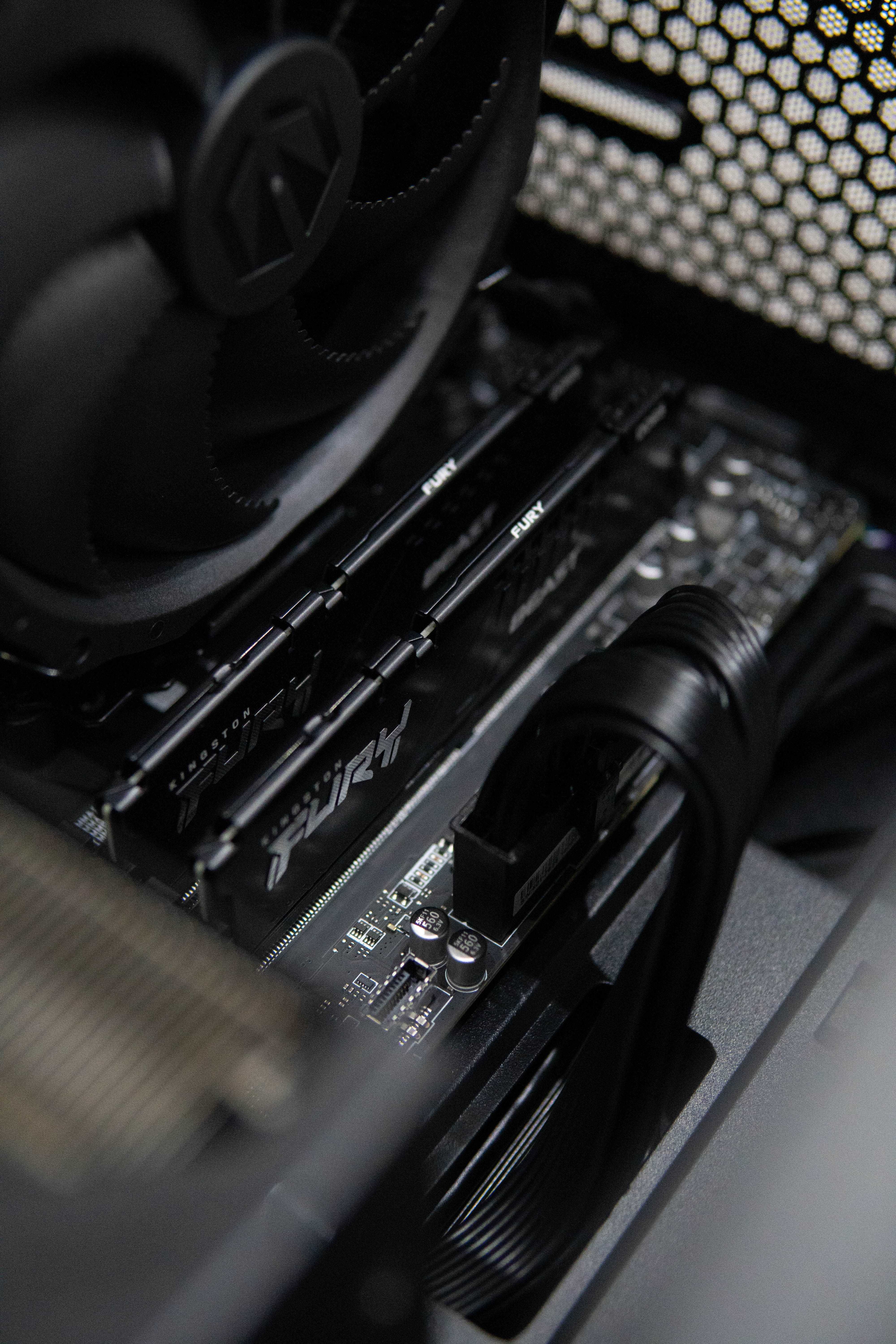 Nowy Wydajny Komputer do wszystkiego – RTX 5070, Ryzen 9, DDR5