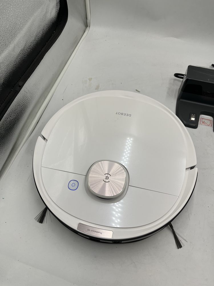 Robot sprzatajacy DEEBOT OZMO T8