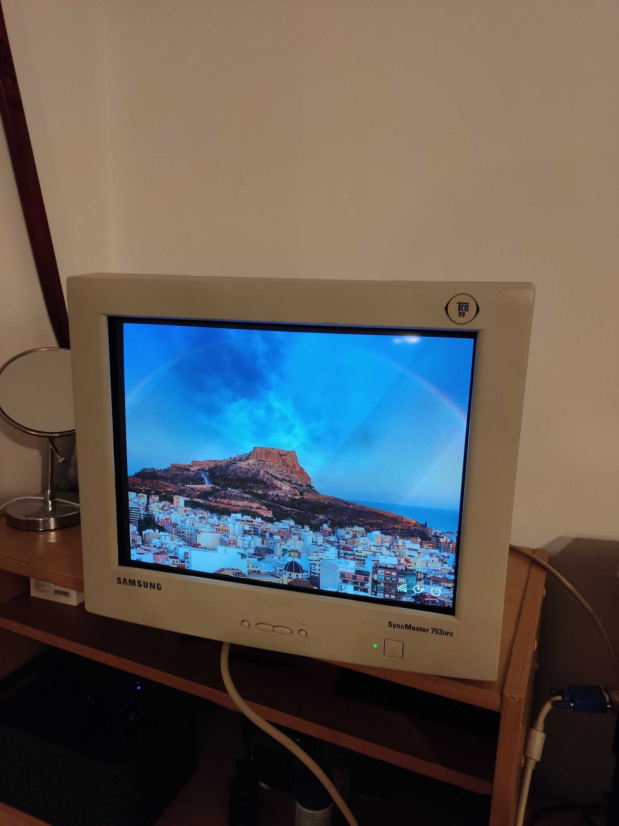 Retro Monitor CRT Samsung SyncMaster 753 DFX 17 Cali 1280x1024