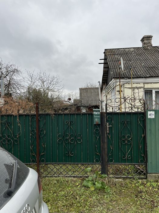 Продам пів будинку