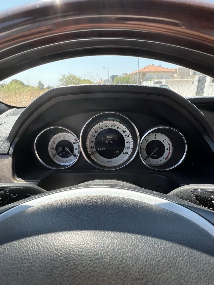 Mercedes-Benz E350 bluetec Full Extras 2014 – Excelente Estado