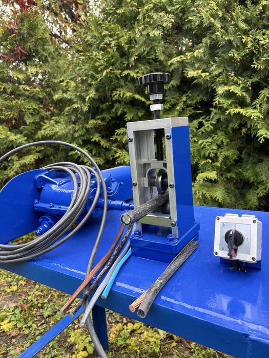 Korowarka do kabli elektrycznych , odizolowywacz na 230 V