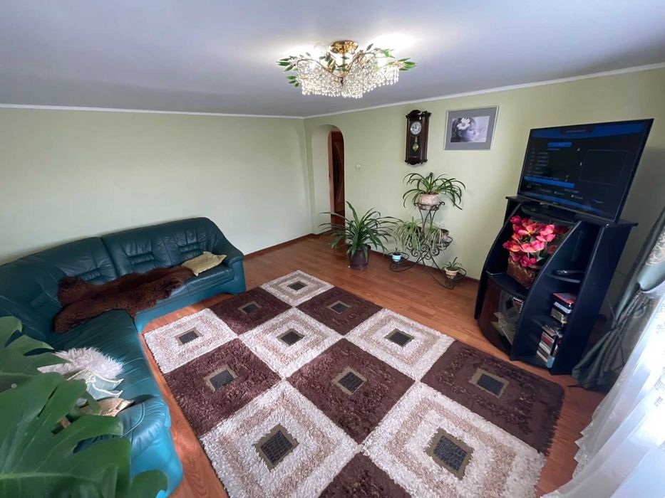 Продається двоповерховий будинок у селі Мостиська Другі