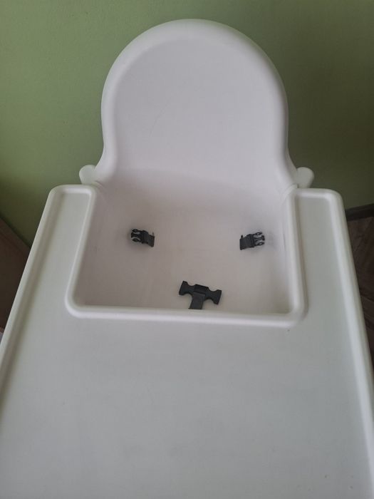 Krzesełko Ikea do karmienia z drewnianym podnóżkiem