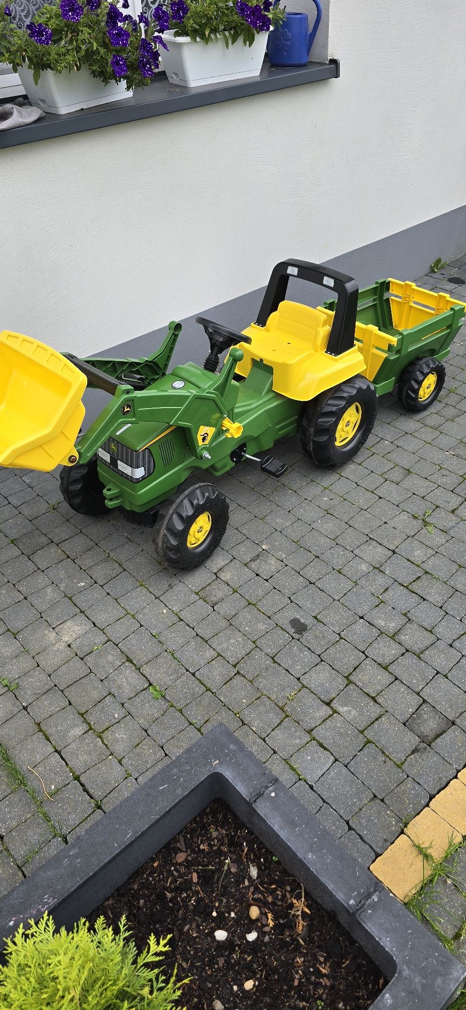 Sprzedam traktorek z napędem na pedały