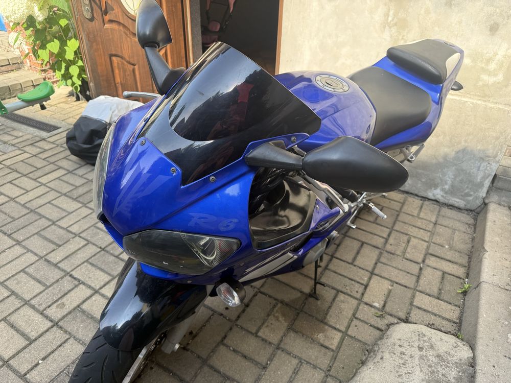 Yamaha R6 niebieska