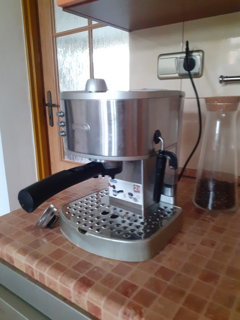 Ekspres  ciśnieniowy Delonghi