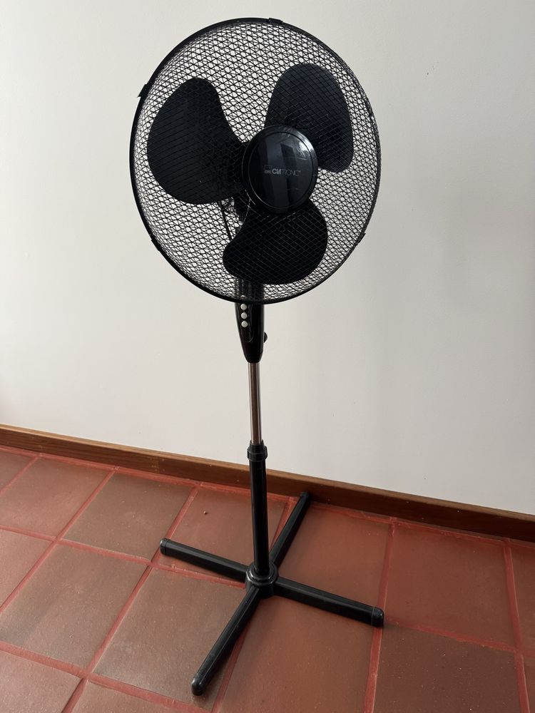 Ventoinha com pé clatronic
