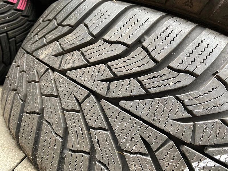215/55r17 Kumho WinterCraft WP52_7mm_2szt_(267)