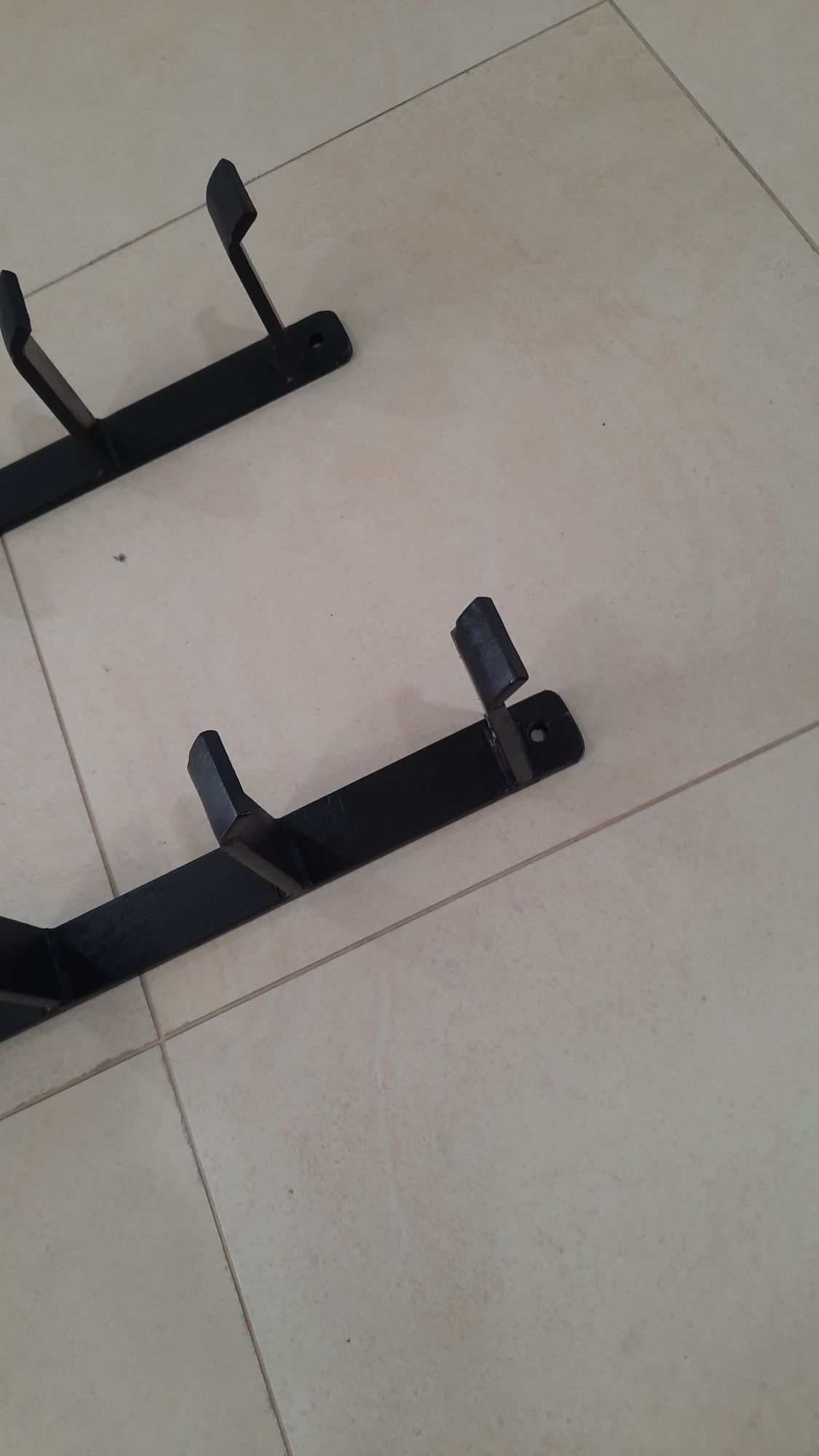 Suportes de Parede para Barras  Musculação – Resistência e Organização