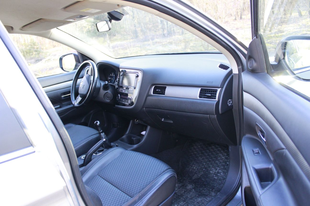 Mitsubishi Outlander 3 4x4 7os 14 rok 2,2 D bdb stan kamera Polecam