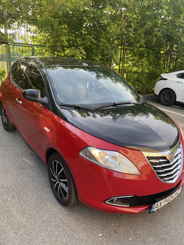 Продам Lancia ypsilon 2012 0.9 biturbo