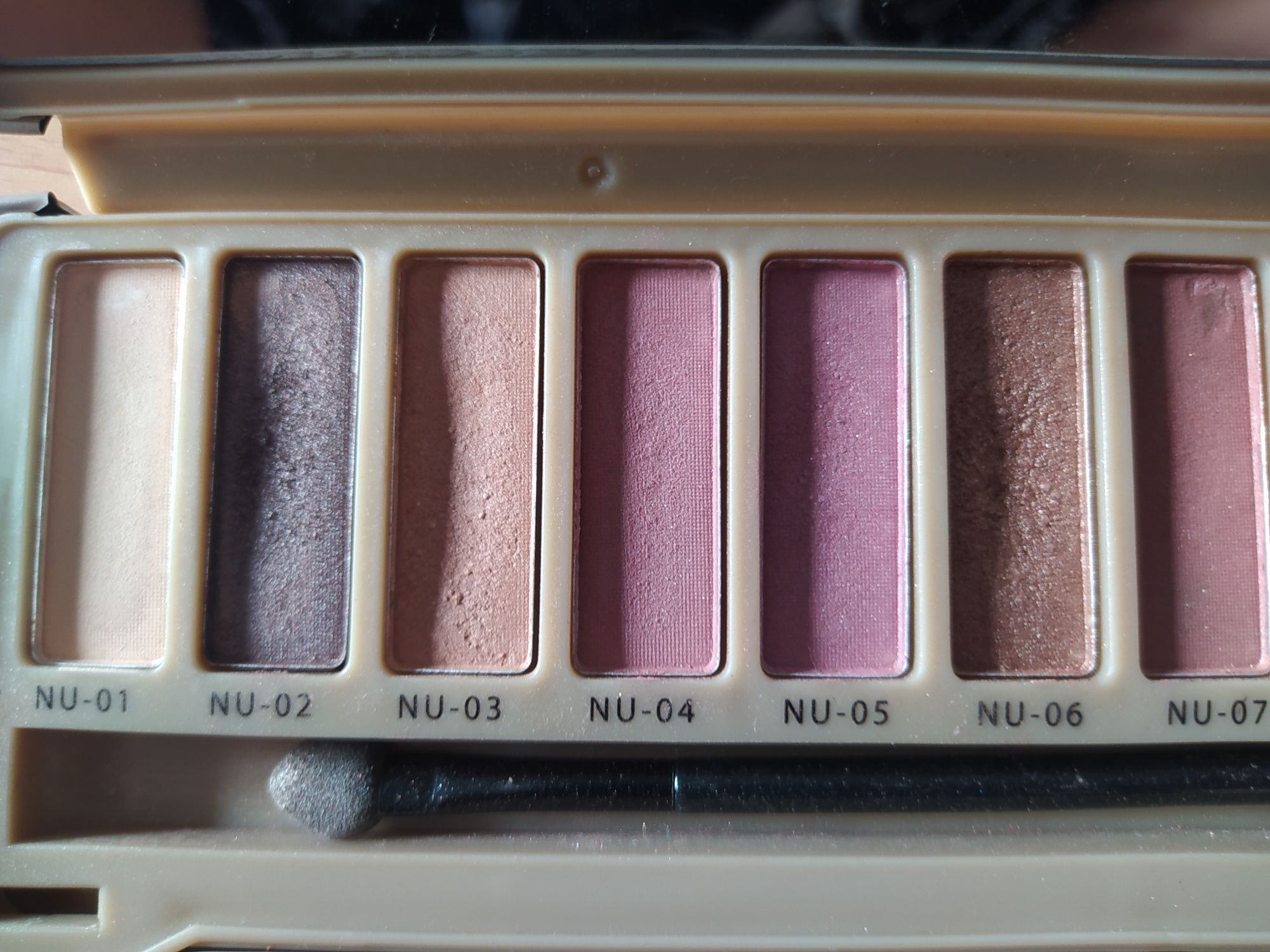 Paleta de sombras IDC Color Make Up Nudes já utilizada