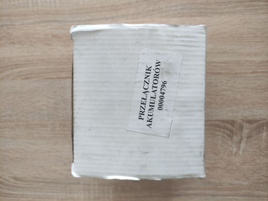 Przełącznik 12/24V Nowy