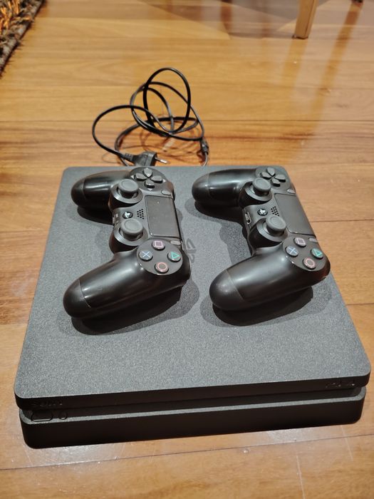 PS4 Slim 1TB 2 comandos