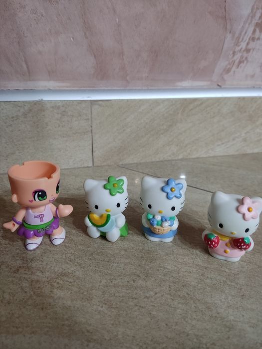 Małe zabawki - figurki 10 sztuk