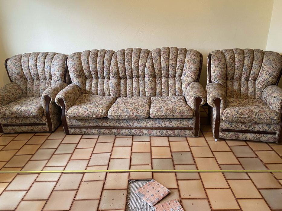 Sofa ,2 individuais e 1 de tres lugares