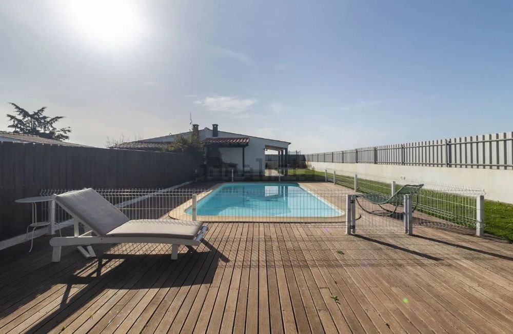 Moradia T4 piscina churrasqueira lote 741 m2