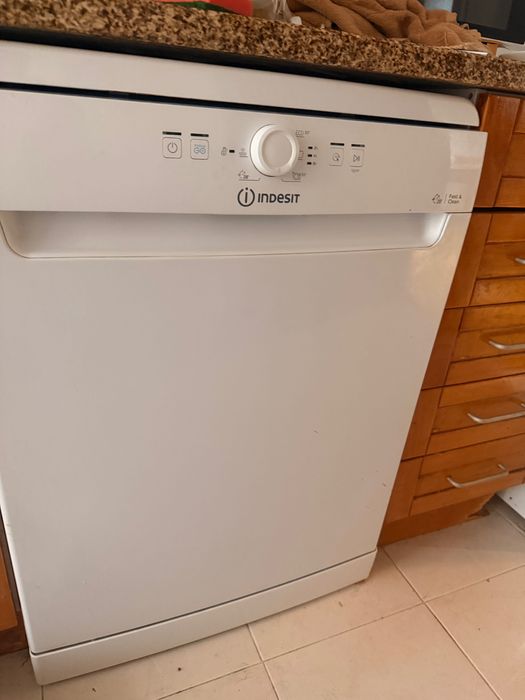 Máquina de Lavar Loiça INDESIT D2F HK26