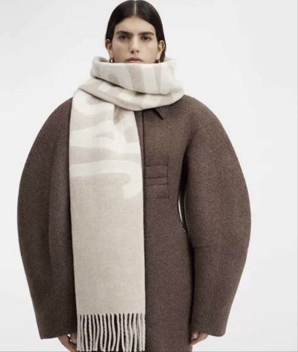 Вовняний шарф від бренду Jacquemus оригінал