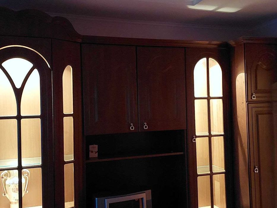 Стінка з підсвіткою до вітальні