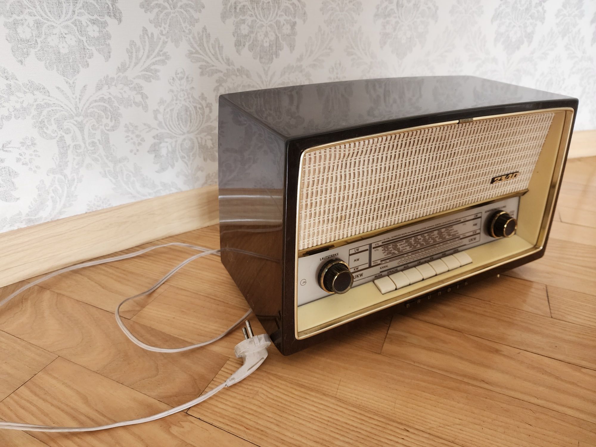 Радіоприймач 1950s Grundig 2340