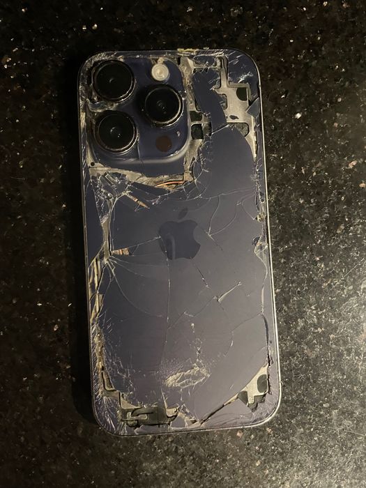 Uzywany i uszkodzony iPhone 14 pro