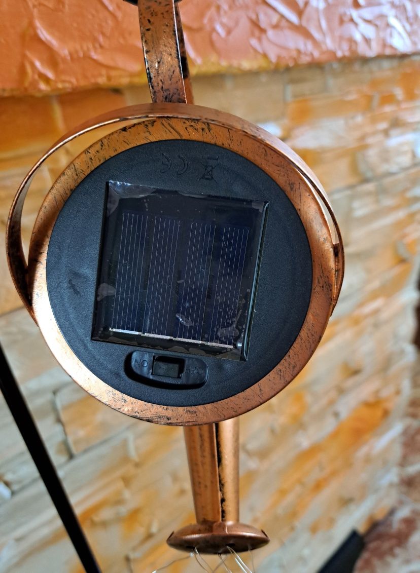 Lampa solarna konewka