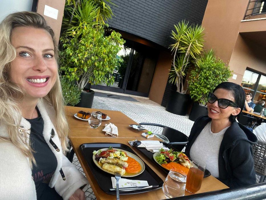 English chat in coffee shops Lisbon center