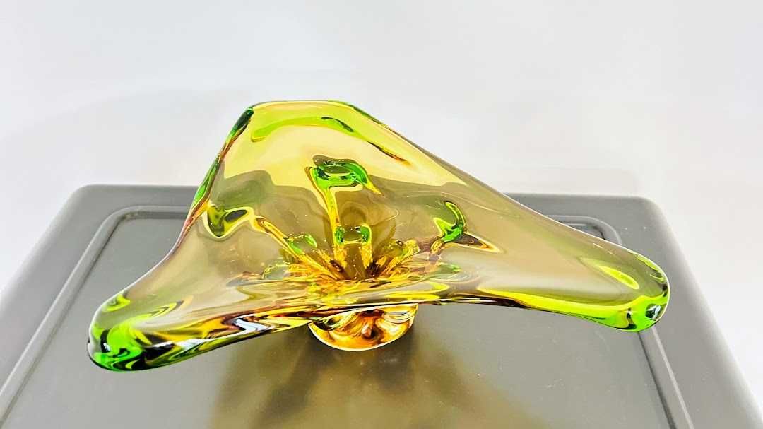 Patera „Niagara” Františka Zemka dla Mstišov Glass Union czeskie szkło