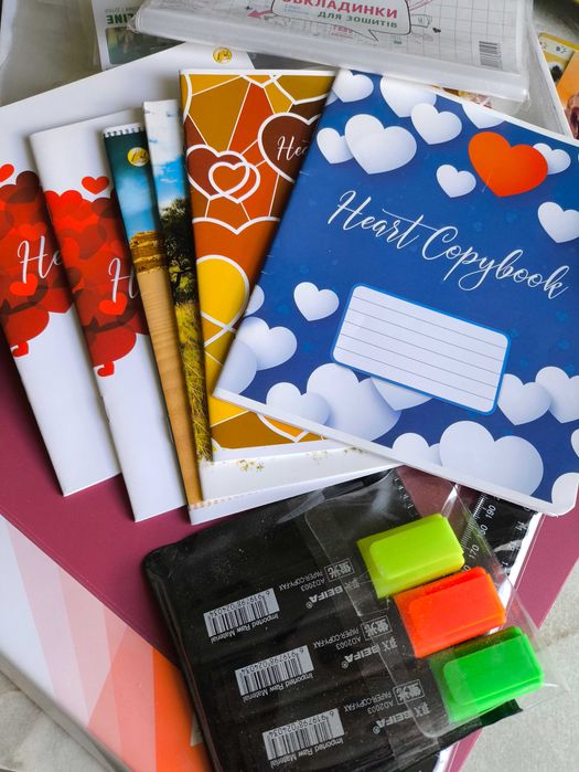 Канцтовары тетради картон карандаши