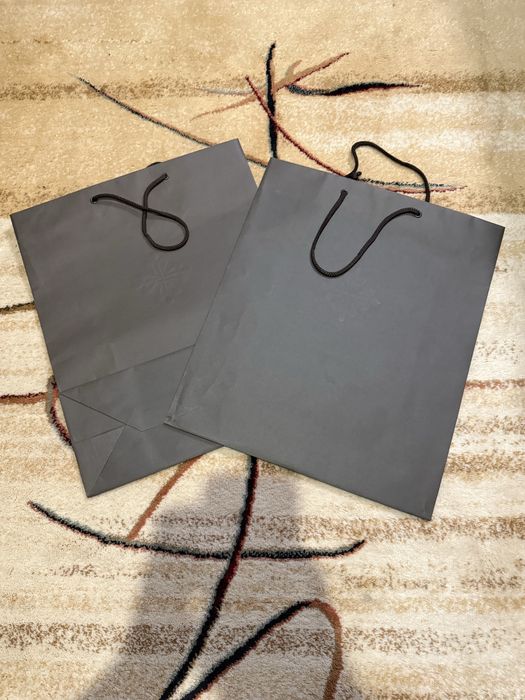 Брендові пакети, коробки, пакування, пильники.