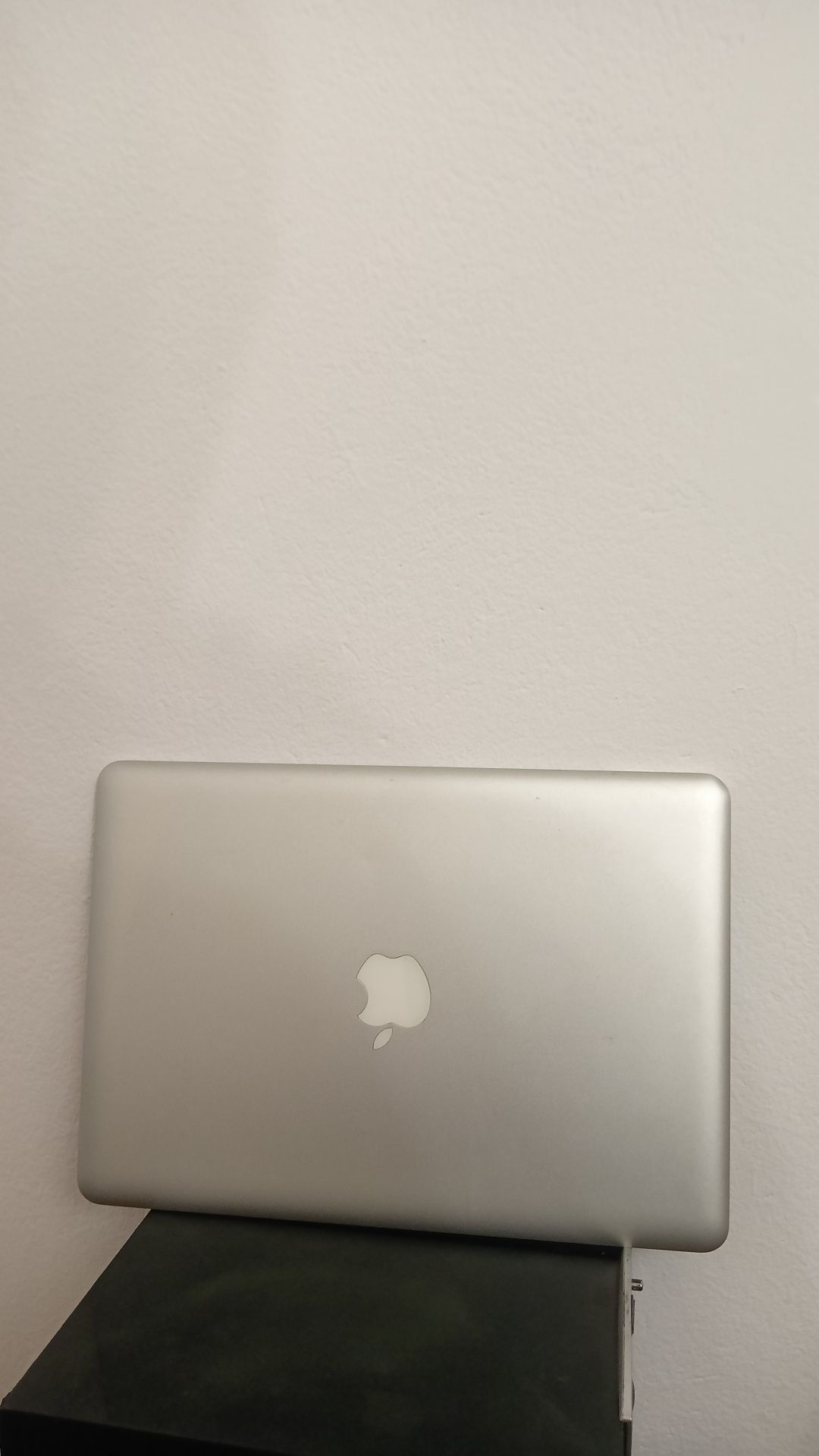MacBook 13.3 Intel core i5 128gb