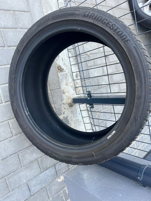 Komplet opon zimowych LM005 Bridgestone 275/35 R19 245/40 R19