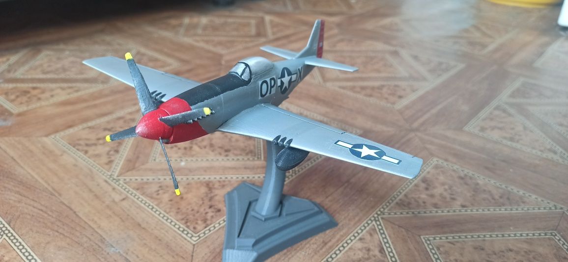 Модель літака P 51 Mustang (Модель самолёта P51 Мустанг)