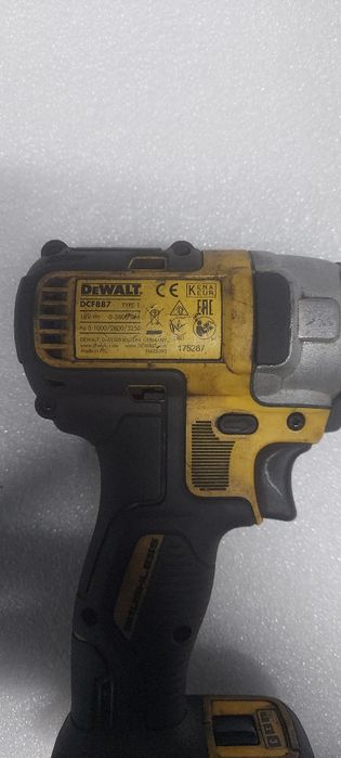 Sprzedam Dewalt dcf887