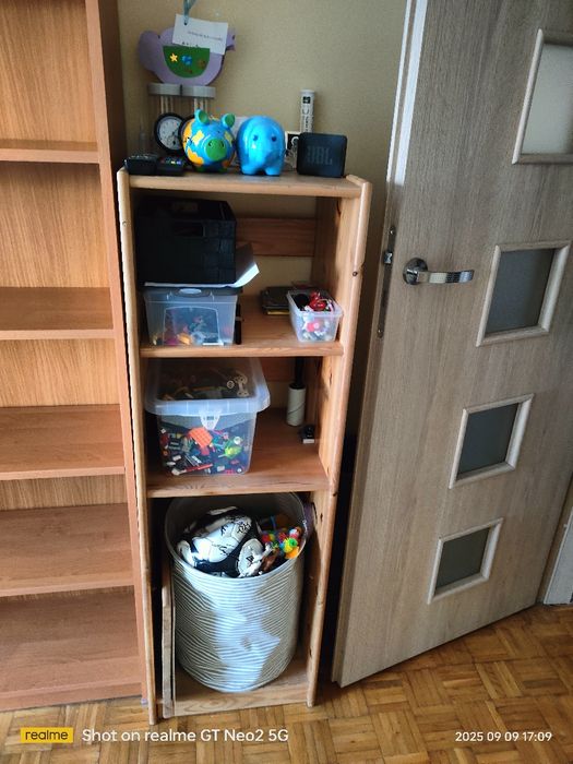 Niski regał na książki/ zabawki drewno nie płyta