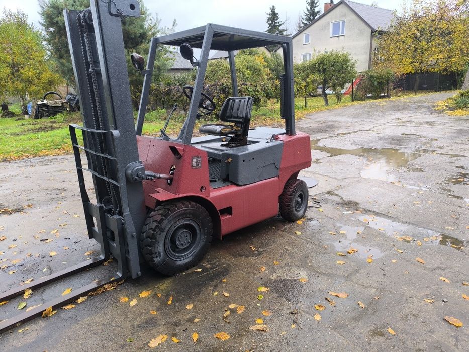 Wózek widłowy Bułgar 2,5 t uszkodzony