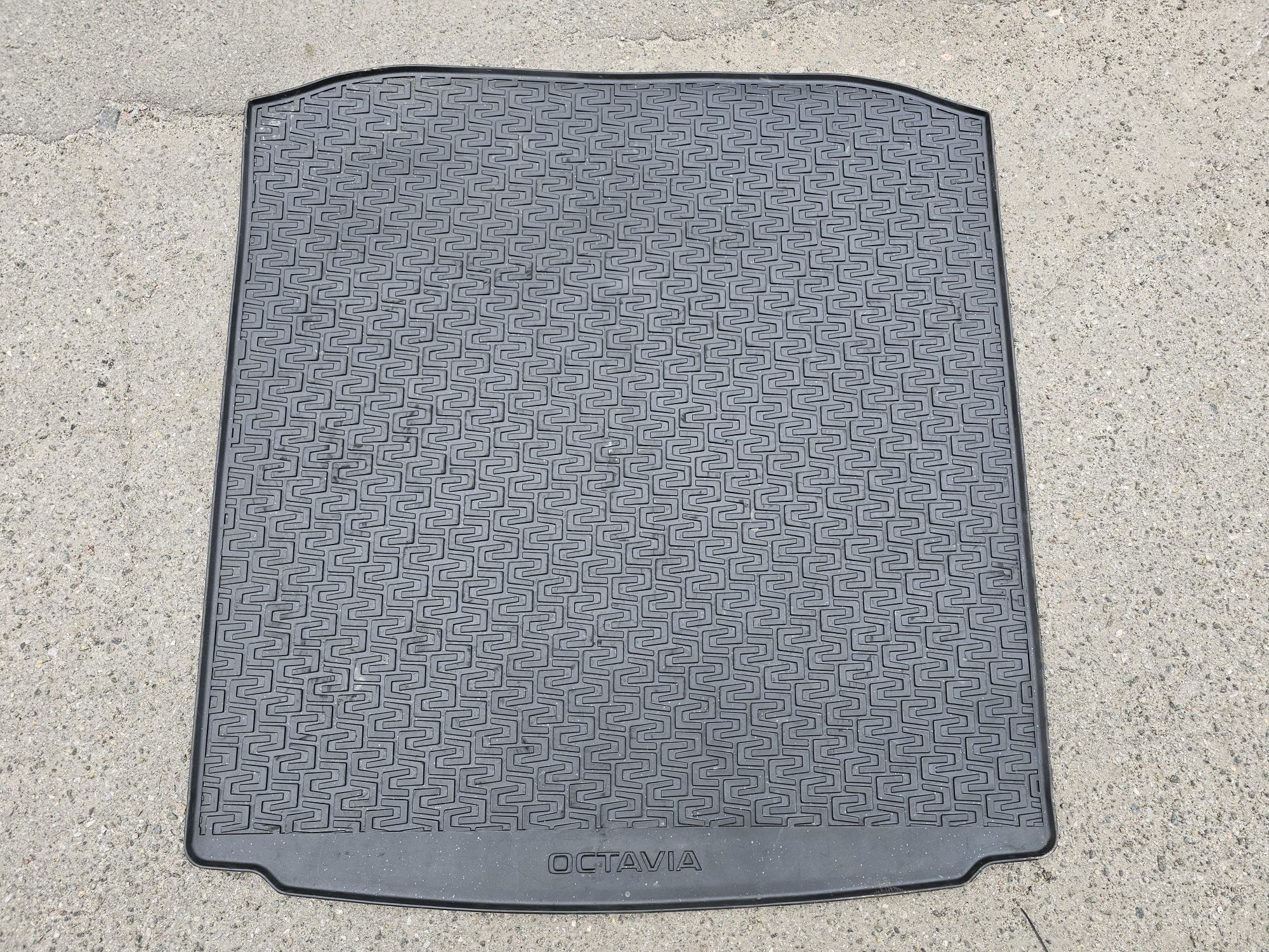 Оригінальний килимок в багажник Skoda Octavia A7 5E5061160 Коврик