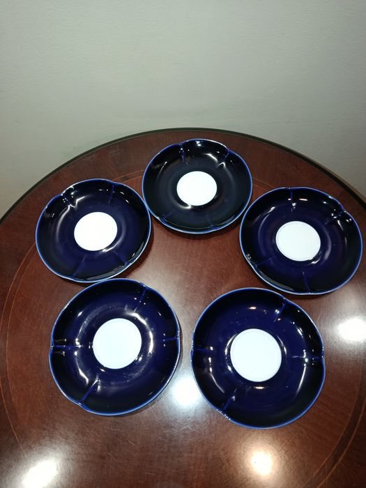 Śliczny stary zestaw pięciu spodków porcelana